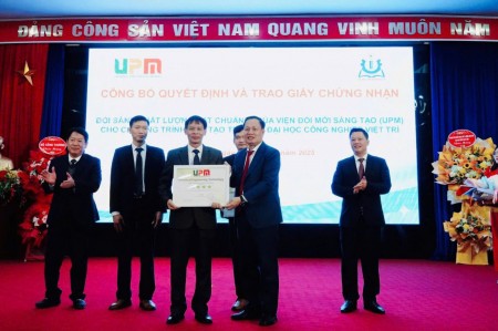  Giữ ngọn lửa đam mê với nghề - Người thầy tận tâm của Khoa Kỹ thuật Hoá học